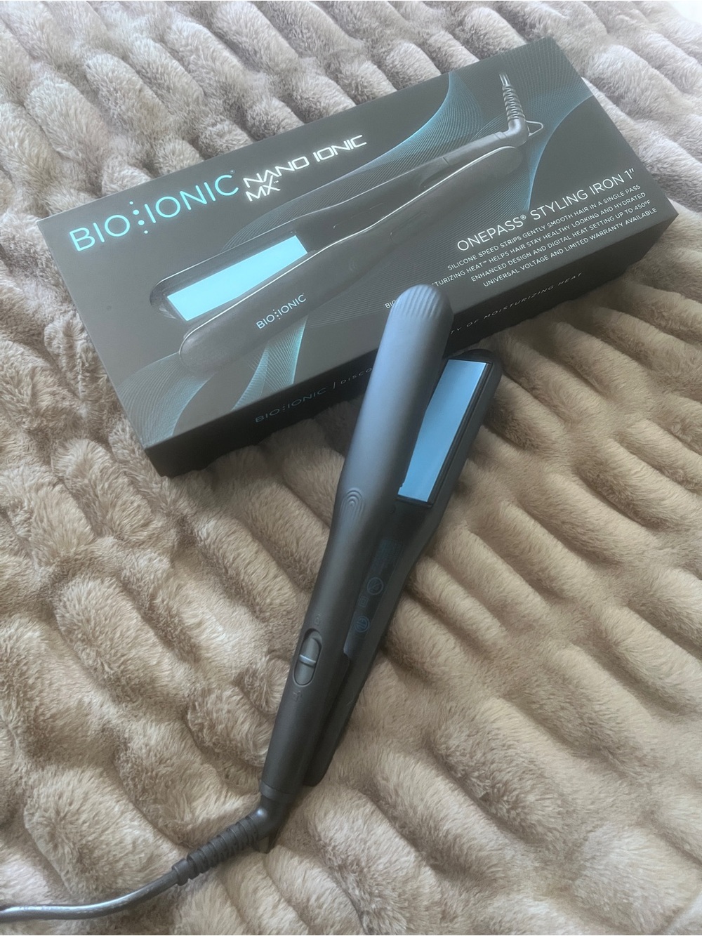 Bio:Ionic Black OnePass Styling Iron - Compact Hair Straightener - Picture 3 of 4